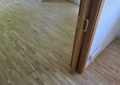 Instalación de parquet de tablilla de roble de 25 por 5 centímetros en Madrid