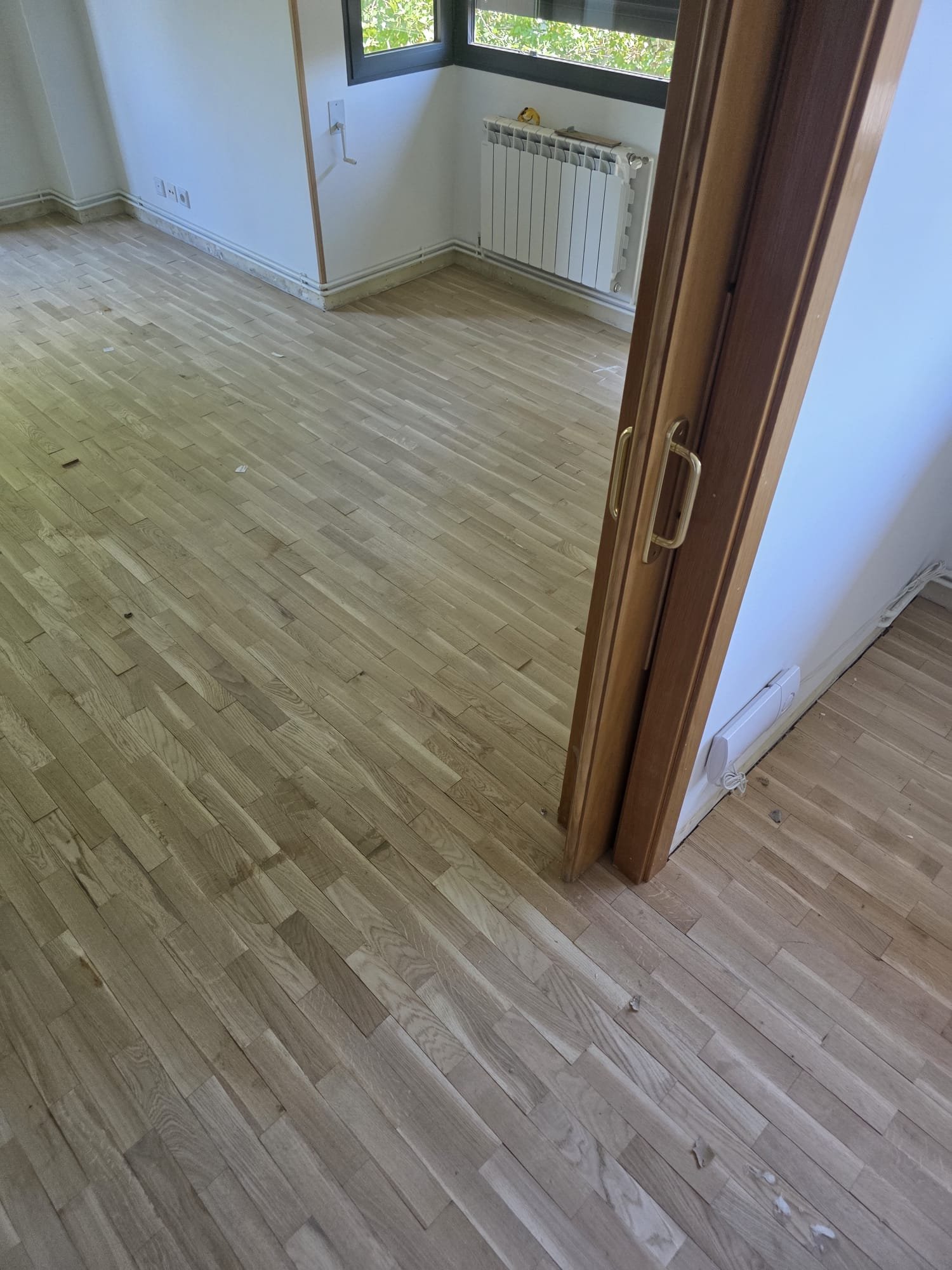 Instalación de tablilla de roble de 25 × 5 cm Instalación de parquet de tablilla de roble de 25 por 5 centímetros en Madrid