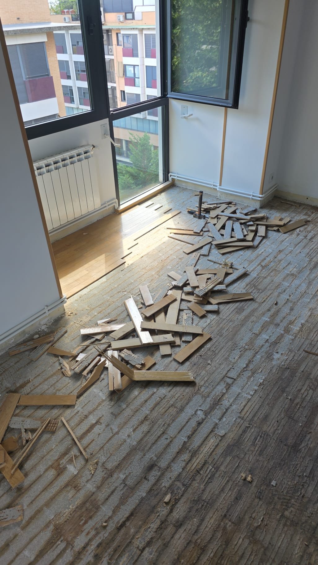 Parquet antes de su sustitución en Madrid Parquet antiguo antes de su sustitución por tablilla de roble en Madrid