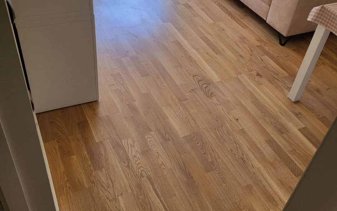 Tarima laminada resistente para una vivienda con perros y mascotas