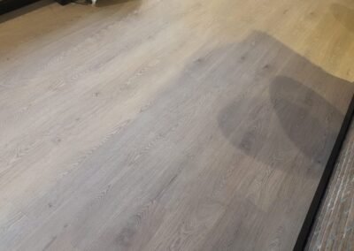 Rodapié instalado con tarima laminada