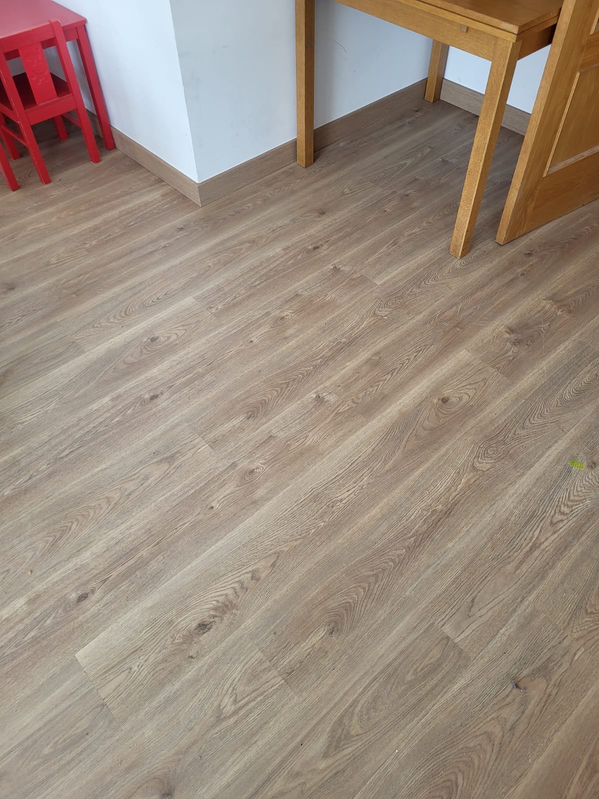 Habitación despejada para instalar tarima flotante